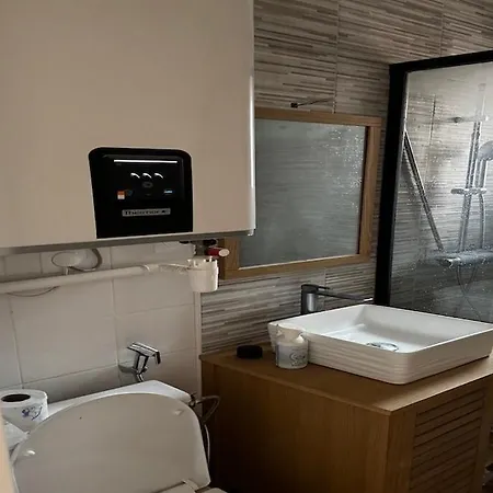 Apartamento Furnished 2-room With Terrace