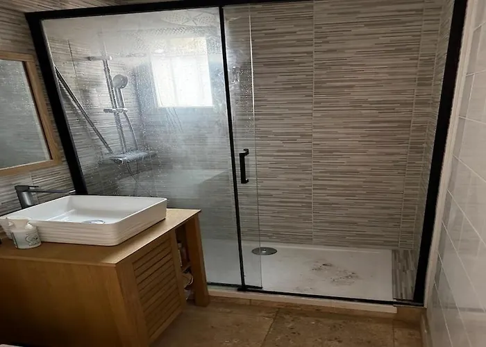 Furnished 2-room With Terrace アパート アグド