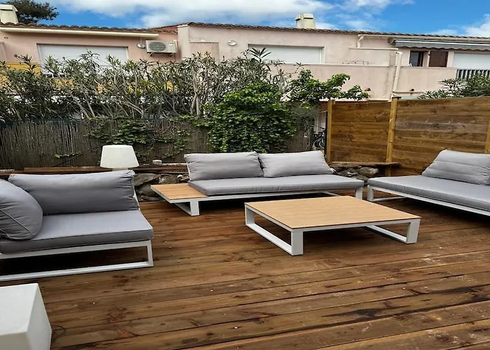 アパート Furnished 2-room With Terrace アグド