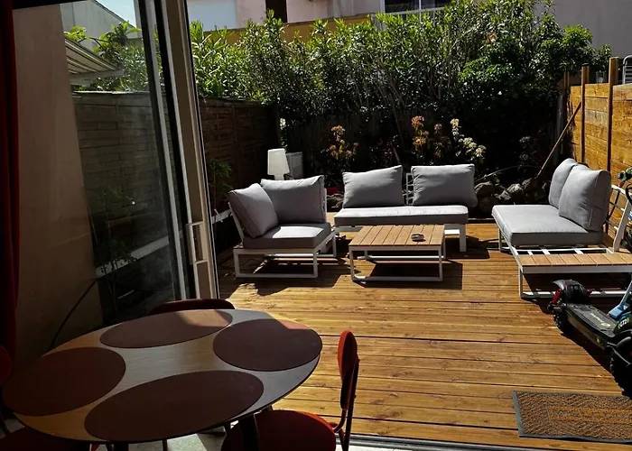 アパート Furnished 2-room With Terrace